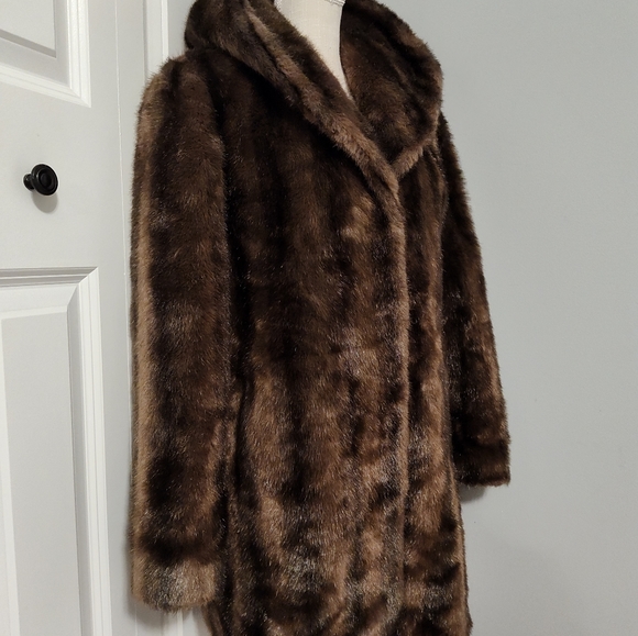 🖤Vintage 70's EUC Dennis by Dennis Basso Hooded Faux Fur Overcoat, Midlength XS - Picture 5 of 12